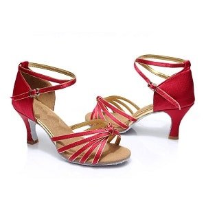 gynaikeia-papoytsia-latin-7-ponto-mpornto