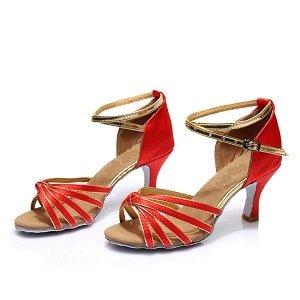 gynaikeia-papoytsia-latin-7-ponto-kokkino