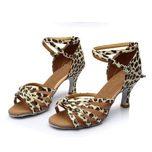 gynaikeia-papoytsia-latin-7-ponto-leopart