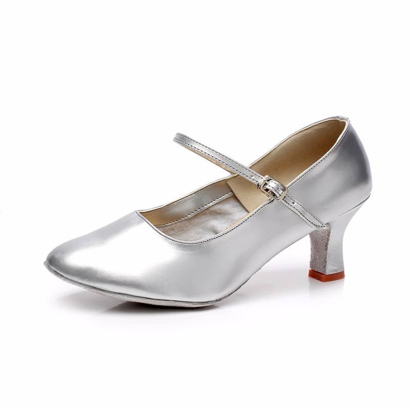 gynaikeia-papoytsia-balroom-eyropaikon-xoron-asimi