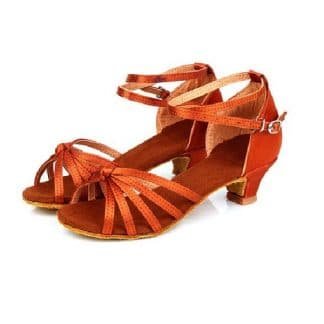 papoutsia-latin-horou-paidika-neanika-kafe