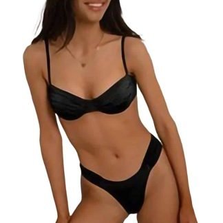 bikini-mavro-gynaikeio-magio